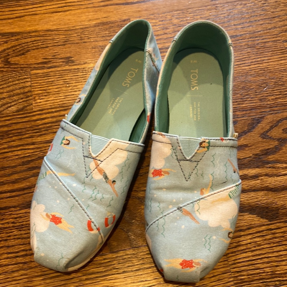 Tom’s shoes
